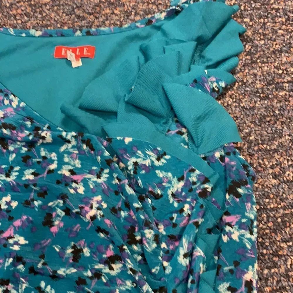 Elle Ruffle Top sz. XS - Picture 2 of 2